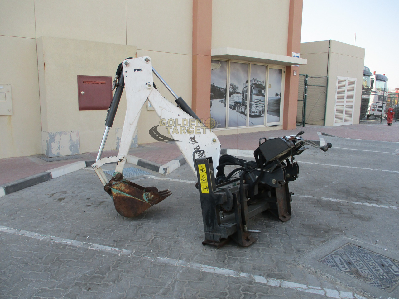 BOBCAT Skid Steer R30S Backhoe Attachment - Balde para carregadeiras por Mini pá carregadora: foto 3 BOBCAT Skid Steer R30S Backhoe Attachment - Balde para carregadeiras por Mini pá carregadora: foto 3