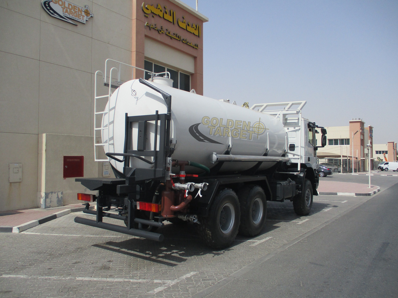 IVECO TRAKKER 380 6x6 Tanker - Caminhão tanque: foto 3 IVECO TRAKKER 380 6x6 Tanker - Caminhão tanque: foto 3