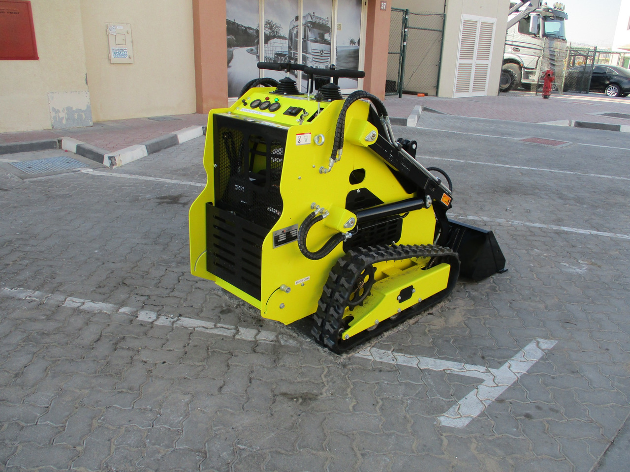 MACHPRO MPS330 Mini Skid Steer - Mini pá carregadora: foto 3 MACHPRO MPS330 Mini Skid Steer - Mini pá carregadora: foto 3