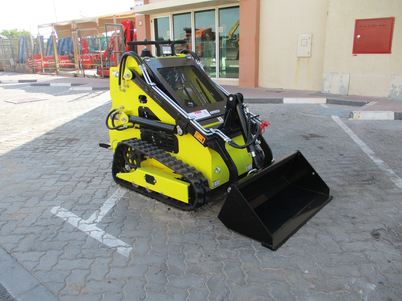 MACHPRO MPS330 Mini Skid Steer - Mini pá carregadora: foto 1 MACHPRO MPS330 Mini Skid Steer - Mini pá carregadora: foto 1