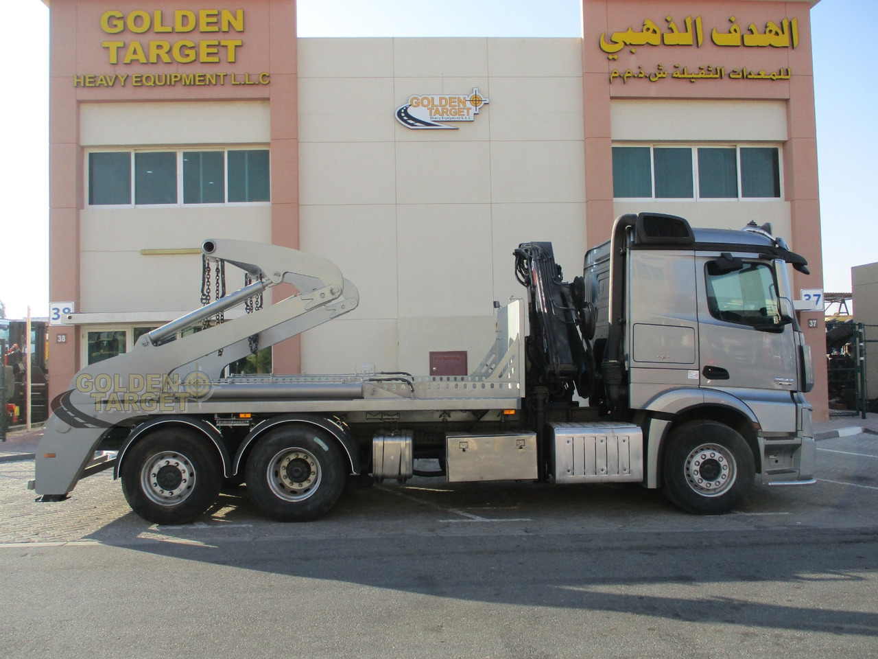 MERCEDES-BENZ 2642 6×2 DOUBLE SKIP LOADER with HIAB Crane - Camião multibenne: foto 5 MERCEDES-BENZ 2642 6×2 DOUBLE SKIP LOADER with HIAB Crane - Camião multibenne: foto 5