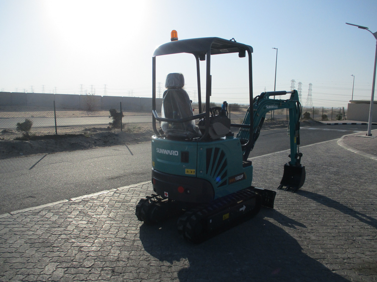 SUNWARD SWE18UF Mini Excavator - Mini escavadeira: foto 3 SUNWARD SWE18UF Mini Excavator - Mini escavadeira: foto 3