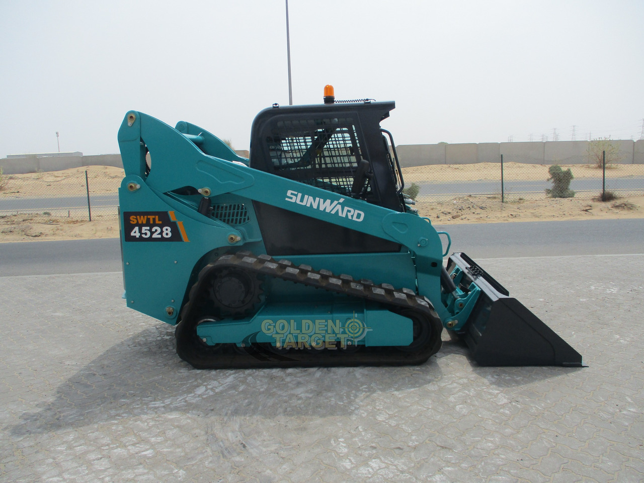 SUNWARD SWTL4528 Skid Steer - Mini pá carregadora: foto 5 SUNWARD SWTL4528 Skid Steer - Mini pá carregadora: foto 5