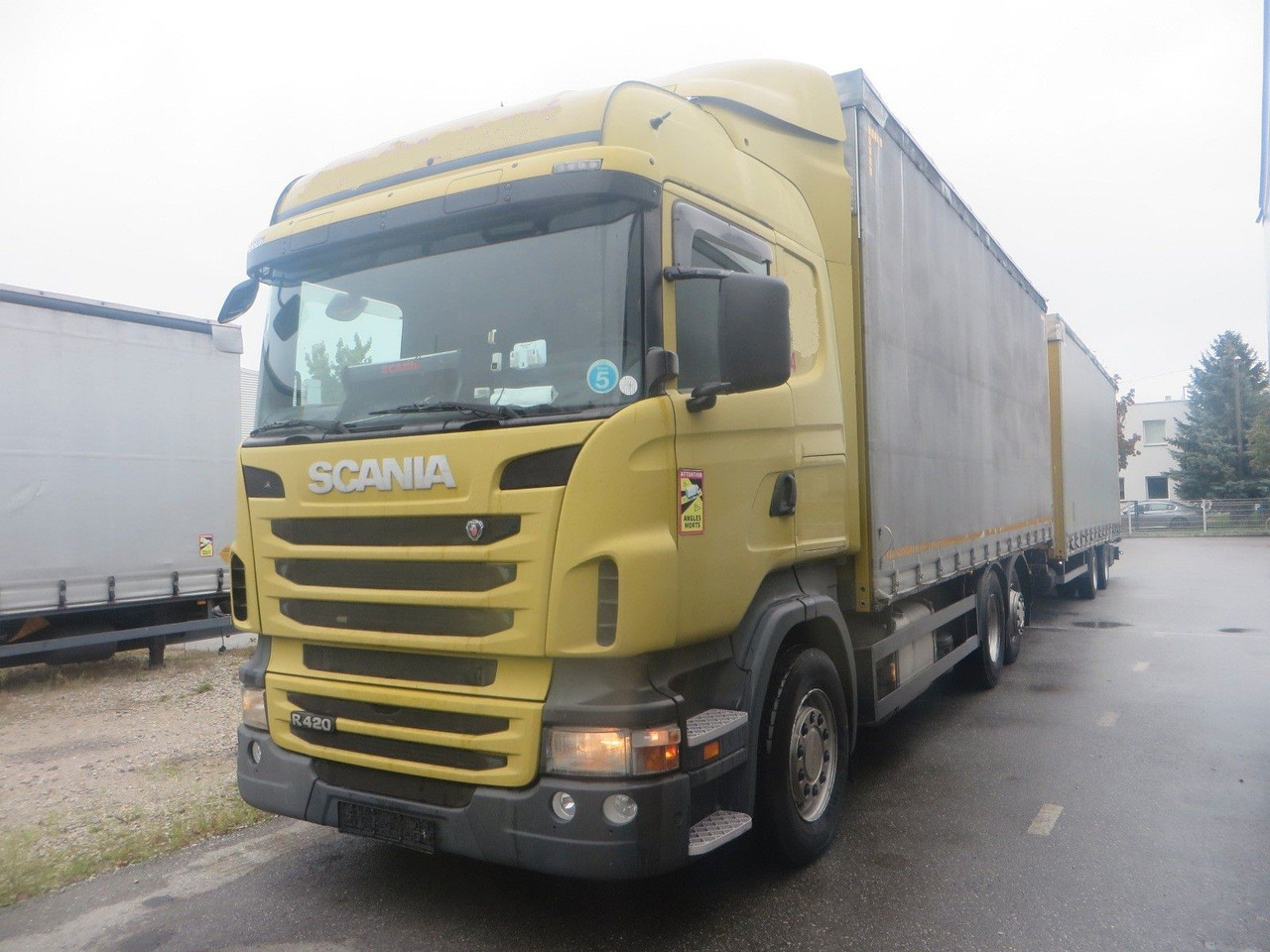 Scania R420 6x2 tandem 115m3 - Camião de lona: foto 1 Scania R420 6x2 tandem 115m3 - Camião de lona: foto 1