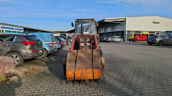 Trator Case IH 633 Frontlader mit Dunggabel und Schaufel: foto 7