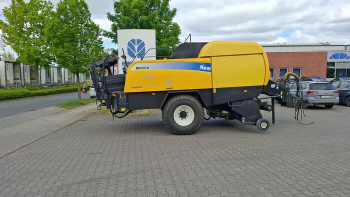 New Holland BB 9070 R - Enfardadeira de fardos quadrados: foto 1 New Holland BB 9070 R - Enfardadeira de fardos quadrados: foto 1