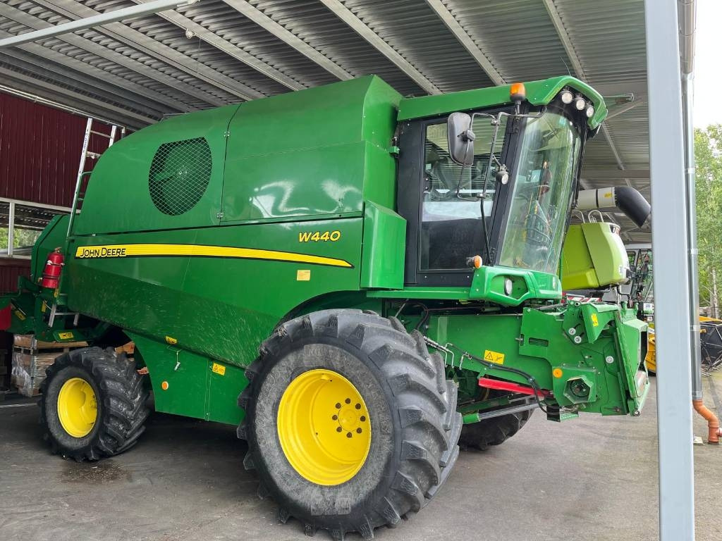 John Deere W 440 - Ceifeira debulhadora: foto 1 John Deere W 440 - Ceifeira debulhadora: foto 1