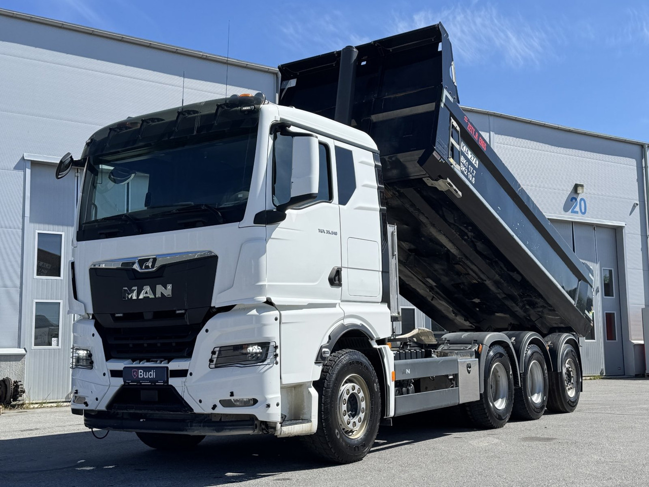 Schaktbil MAN TGX 35.510 8X4-4 BL CH -2022 | Parabel luft | Tridem - Camião basculante: foto 1 Schaktbil MAN TGX 35.510 8X4-4 BL CH -2022 | Parabel luft | Tridem - Camião basculante: foto 1