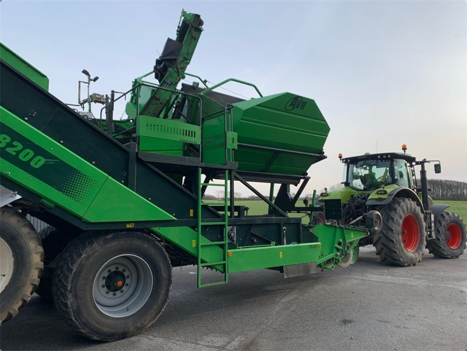 AVR
8200 Spirit Ekstra aksel med hjultræk - Colheitadeira de batatas: foto 3 AVR
8200 Spirit Ekstra aksel med hjultræk - Colheitadeira de batatas: foto 3