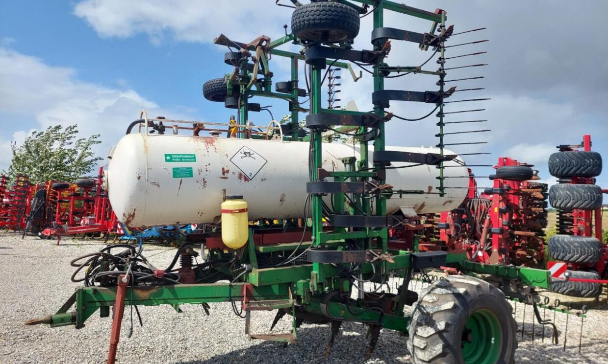 Agrodan Nedfælder 25 tands m/tank - Equipamento de fertilização: foto 1 Agrodan Nedfælder 25 tands m/tank - Equipamento de fertilização: foto 1