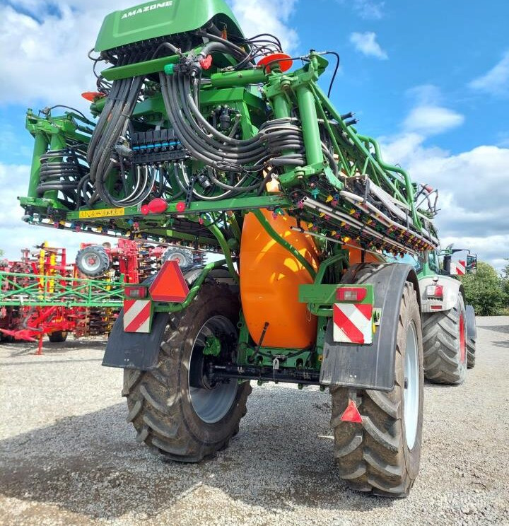 Amazone UX 6200 Super- 36m m GPS - Pulverizador de arrastar: foto 4 Amazone UX 6200 Super- 36m m GPS - Pulverizador de arrastar: foto 4
