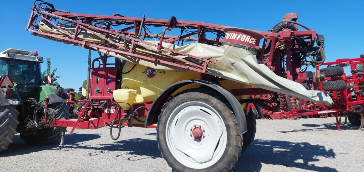 Hardi Commander Plus 4200 - 28m Twin - Pulverizador de arrastar: foto 1 Hardi Commander Plus 4200 - 28m Twin - Pulverizador de arrastar: foto 1