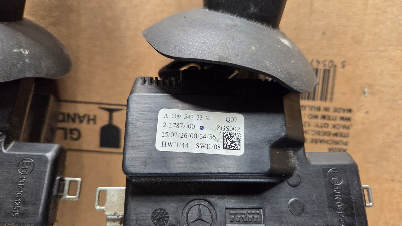 MERCEDES-BENZ ACTROS MP4 - Comutador de coluna de direção por Camião: foto 2 MERCEDES-BENZ ACTROS MP4 - Comutador de coluna de direção por Camião: foto 2