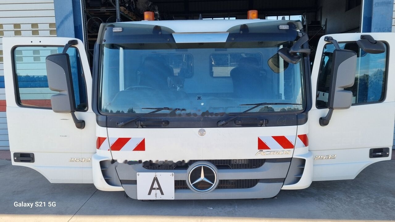 Mercedes-Benz CAB ACTROS SHORT EURO 5 A 9416002005 Mercedes-Benz MP3 ACTROS - Cabine por Camião: foto 5 Mercedes-Benz CAB ACTROS SHORT EURO 5 A 9416002005 Mercedes-Benz MP3 ACTROS - Cabine por Camião: foto 5