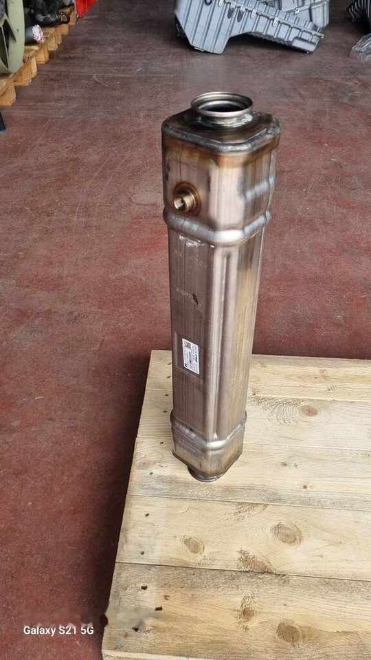 Mercedes-Benz EXHAUST GAS COULER A 4721401675 Mercedes-Benz ACTROS MP4 - Motor e peças por Camião: foto 1 Mercedes-Benz EXHAUST GAS COULER A 4721401675 Mercedes-Benz ACTROS MP4 - Motor e peças por Camião: foto 1