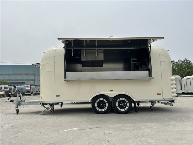European Food Truck Pizza Food Truck, Smash Burger Foodtruck - Roulote bar: foto 1 European Food Truck Pizza Food Truck, Smash Burger Foodtruck - Roulote bar: foto 1