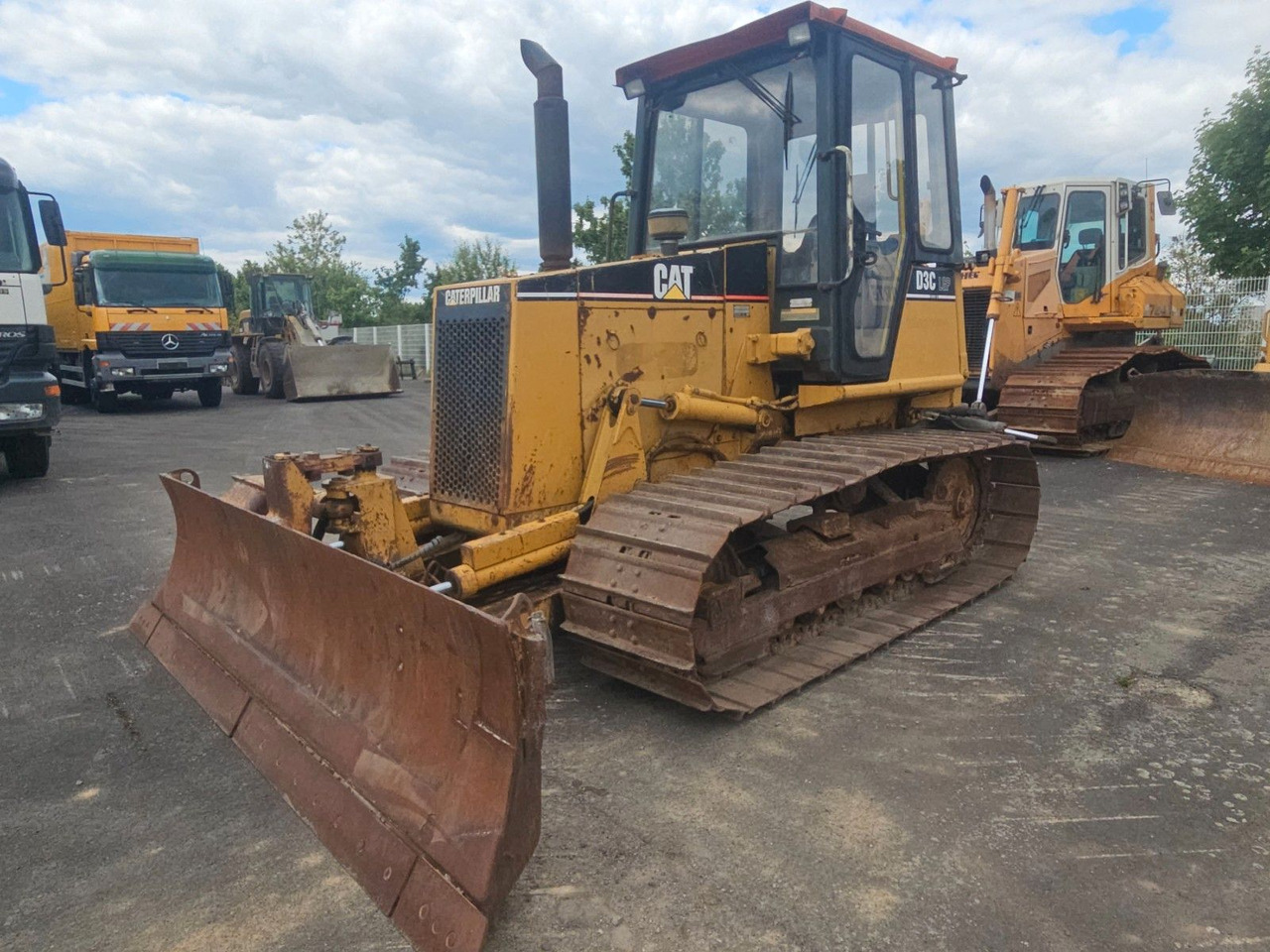 CAT D3C Raupe - Buldôzer: foto 1 CAT D3C Raupe - Buldôzer: foto 1