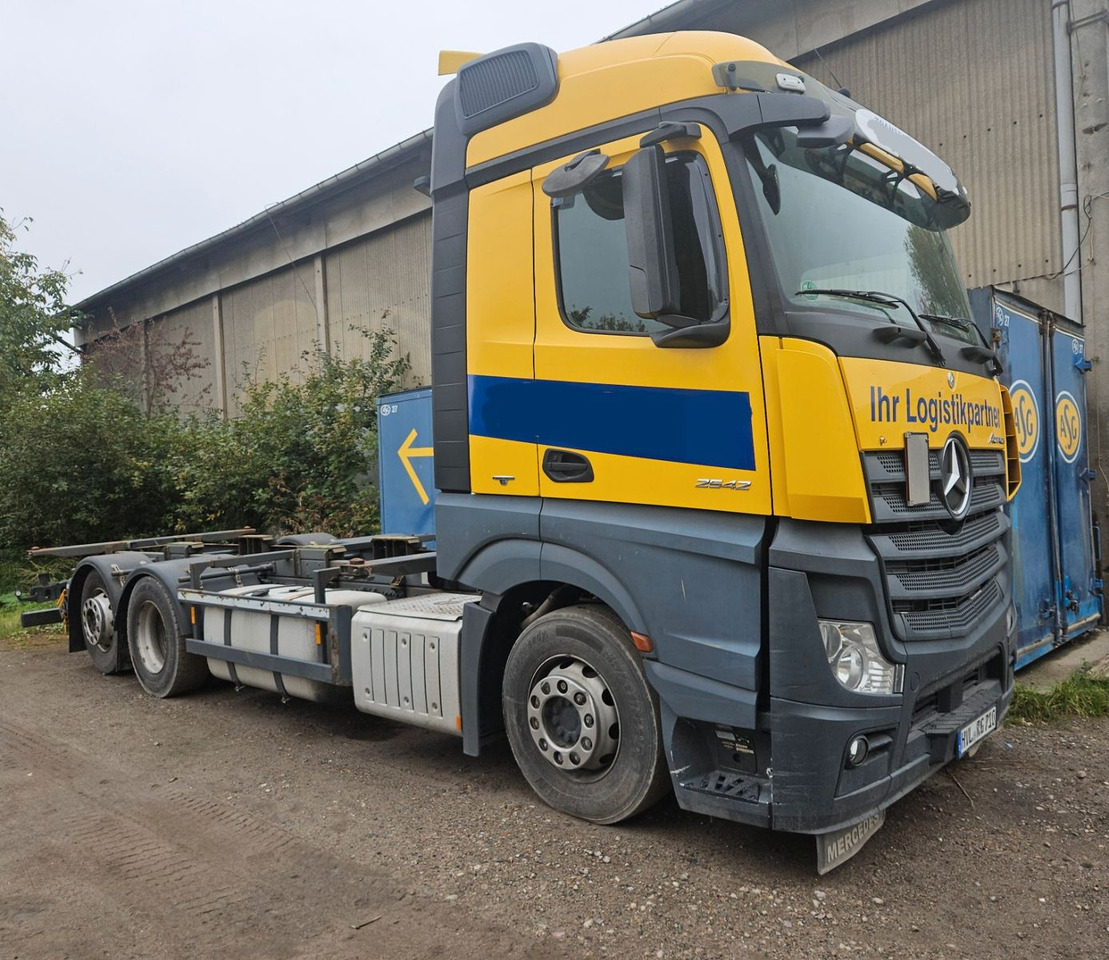 Mercedes-Benz Actros 2542 6x2 BDF - Camião transportador de contêineres/ Caixa móvel: foto 1 Mercedes-Benz Actros 2542 6x2 BDF - Camião transportador de contêineres/ Caixa móvel: foto 1