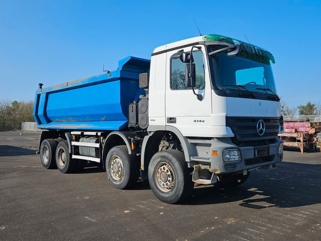 Mercedes-Benz Actros MP2 4144 8x8 Hinterkipper - Camião basculante: foto 2 Mercedes-Benz Actros MP2 4144 8x8 Hinterkipper - Camião basculante: foto 2