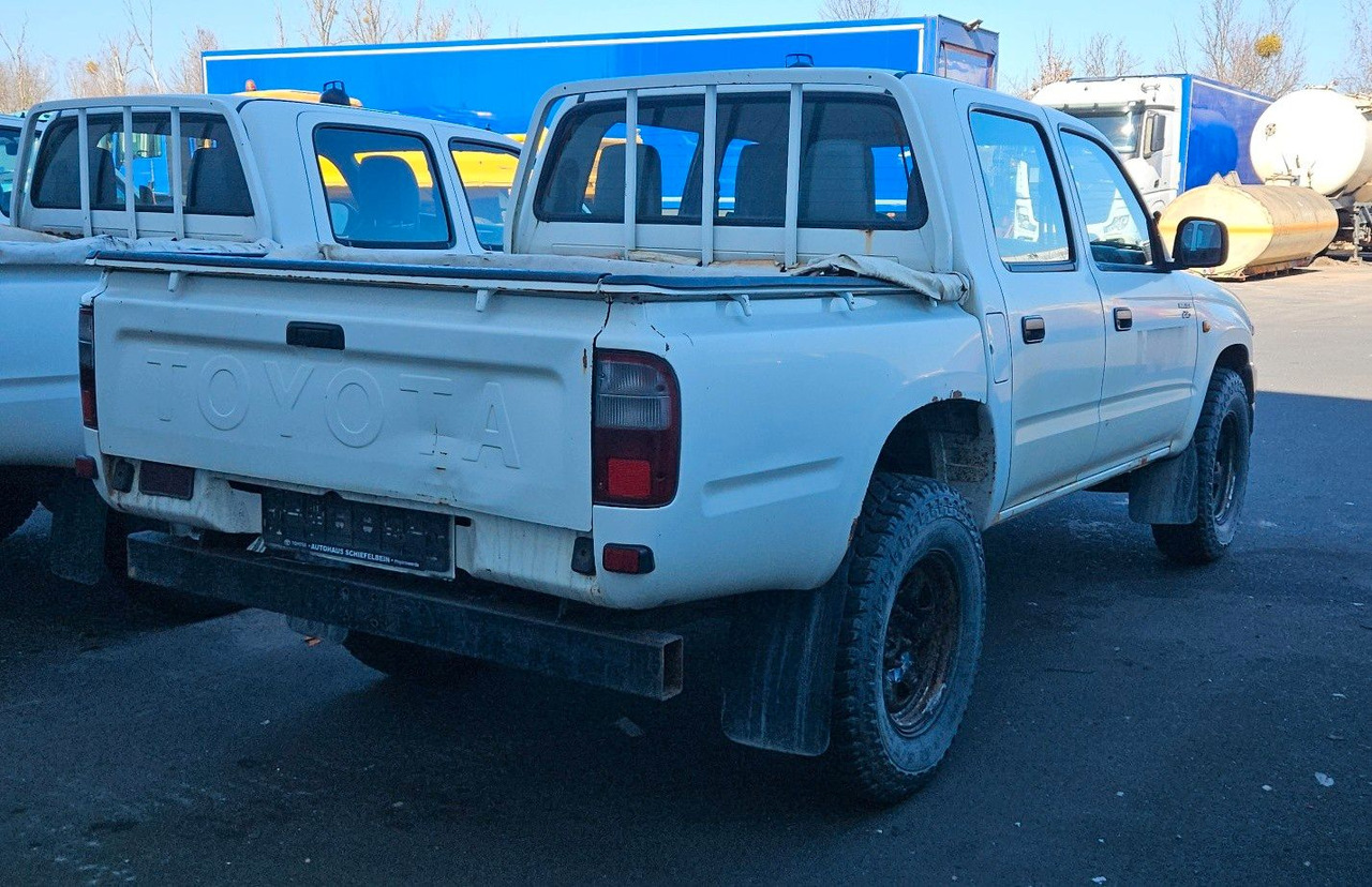 Toyota Hilux Double Cab 4x4 - SUV: foto 3 Toyota Hilux Double Cab 4x4 - SUV: foto 3