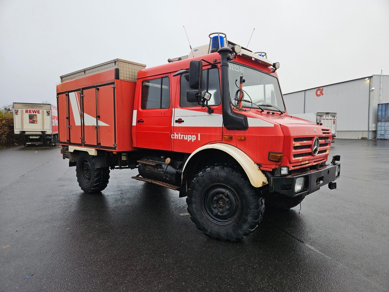 Unimog U4000 4x4 DOKA Tanklöschfahrzeug Feuerwehr - Caminhão tanque: foto 5 Unimog U4000 4x4 DOKA Tanklöschfahrzeug Feuerwehr - Caminhão tanque: foto 5