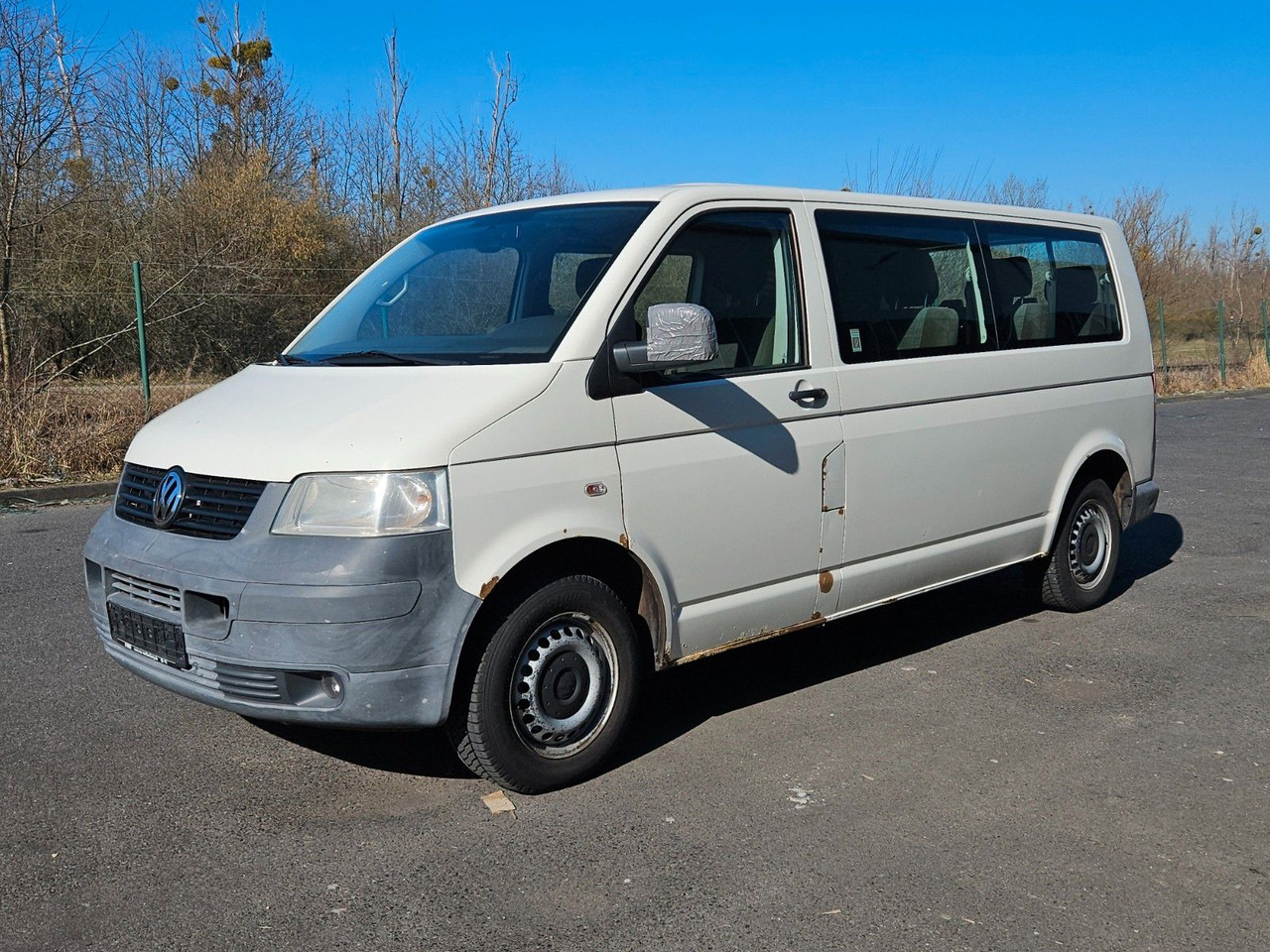 Volkswagen T5 9 Sitzer lang - Furgão de passageiros: foto 1 Volkswagen T5 9 Sitzer lang - Furgão de passageiros: foto 1
