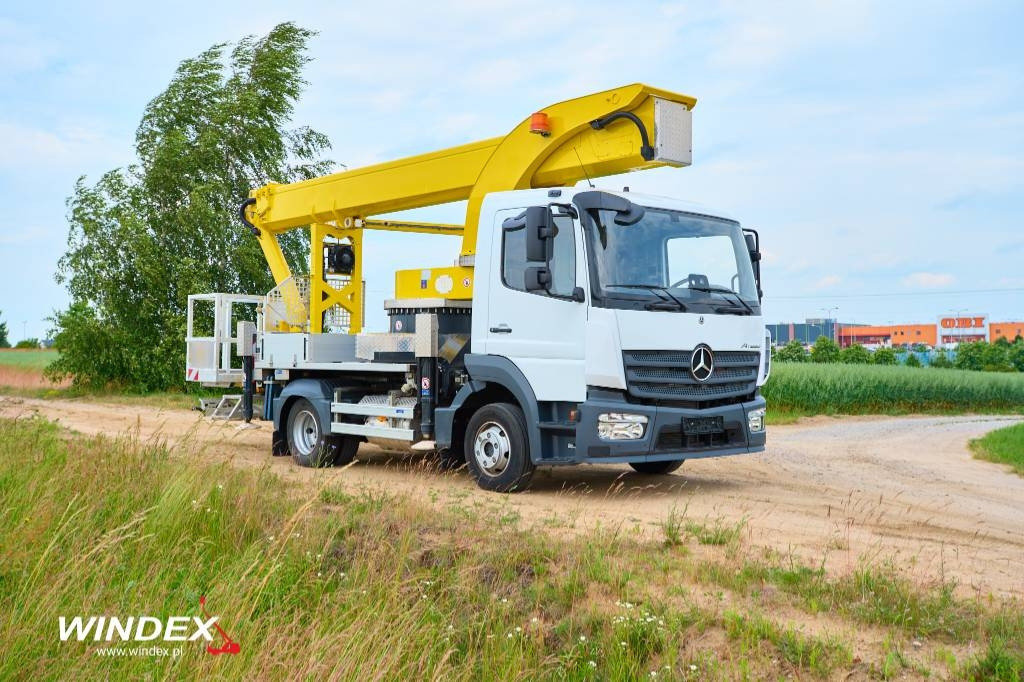 Palfinger P 300 KS - Caminhão com plataforma aérea: foto 1 Palfinger P 300 KS - Caminhão com plataforma aérea: foto 1