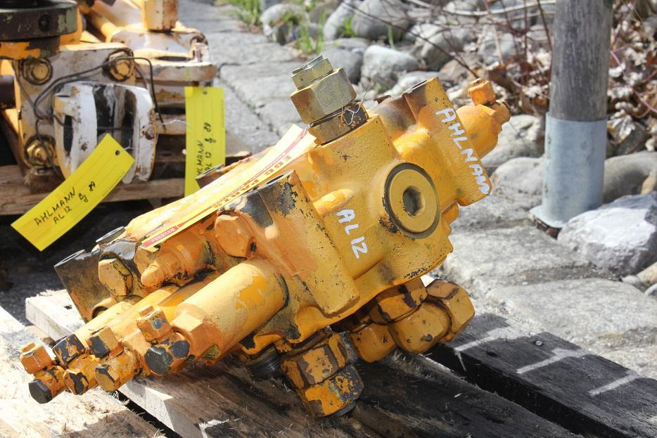 Ahlmann AS 12 - Válvula hidráulica por Máquina de construção: foto 2 Ahlmann AS 12 - Válvula hidráulica por Máquina de construção: foto 2