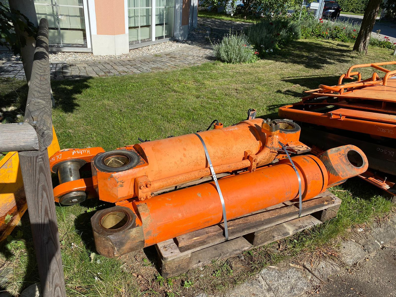 Doosan DL 500 - Cilindro hidráulico por Máquina de construção: foto 1 Doosan DL 500 - Cilindro hidráulico por Máquina de construção: foto 1