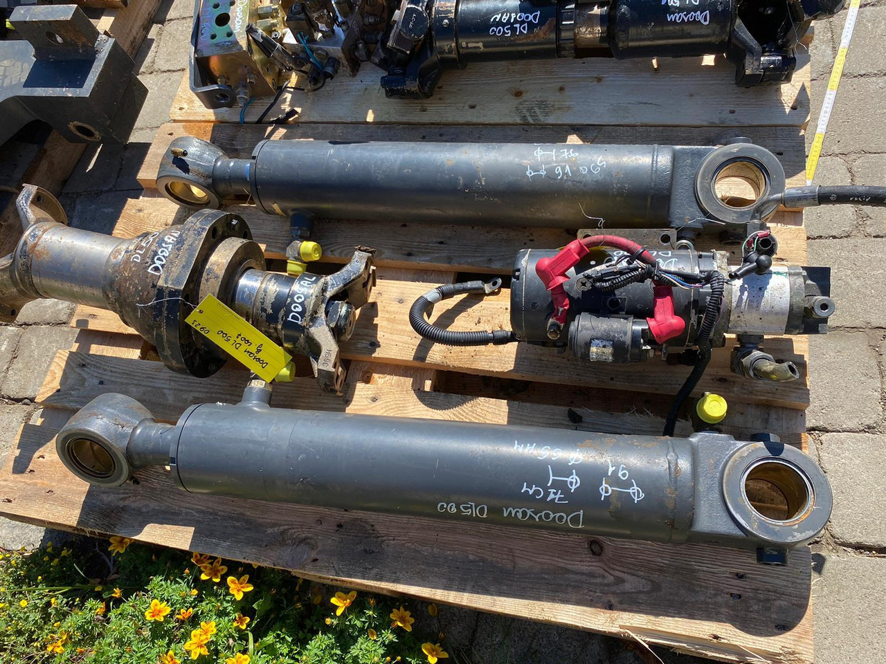 Doosan DL 500 - Cilindro hidráulico por Máquina de construção: foto 1 Doosan DL 500 - Cilindro hidráulico por Máquina de construção: foto 1