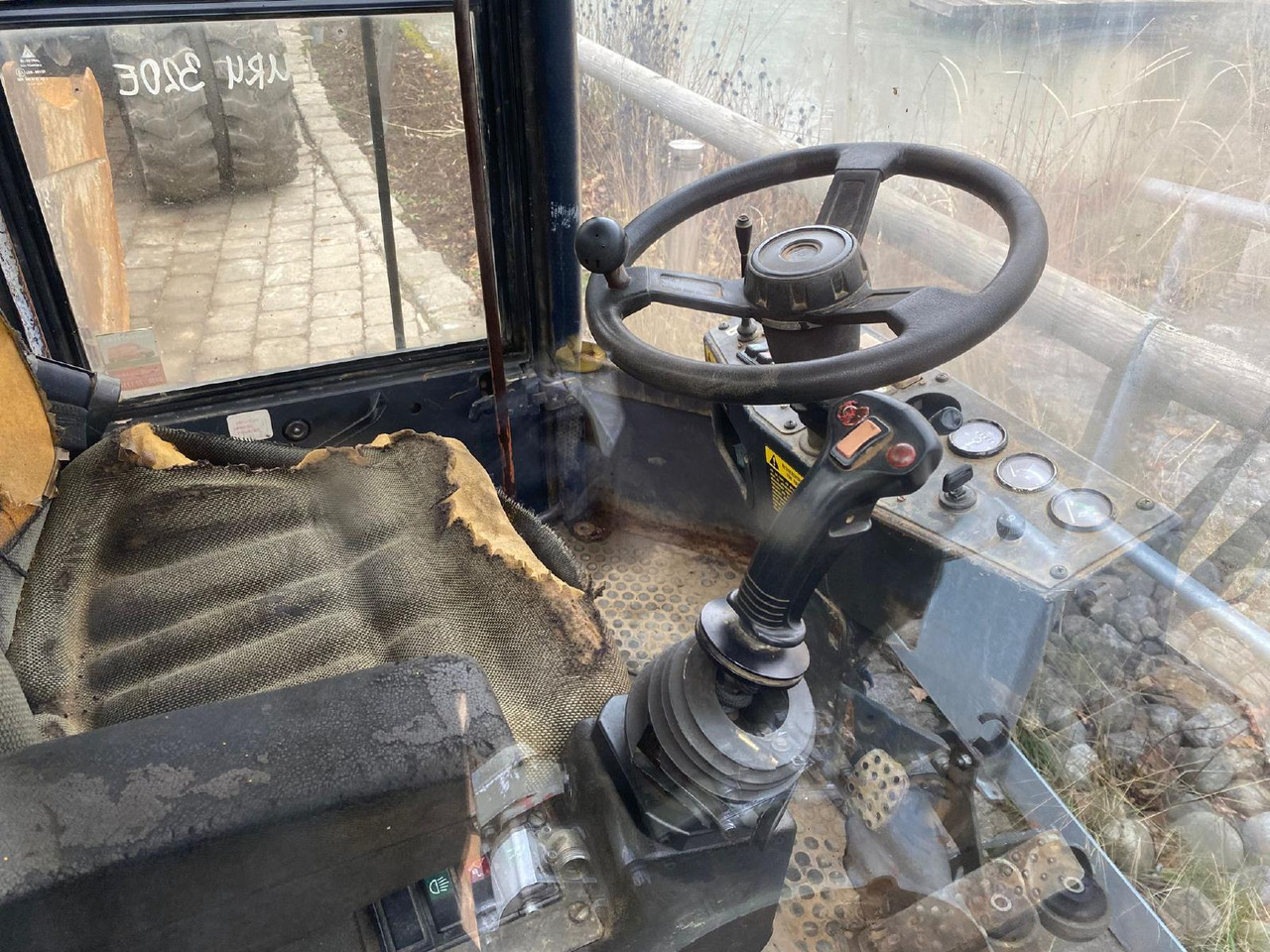 Furukawa 320 E - Cabine por Máquina de construção: foto 3 Furukawa 320 E - Cabine por Máquina de construção: foto 3