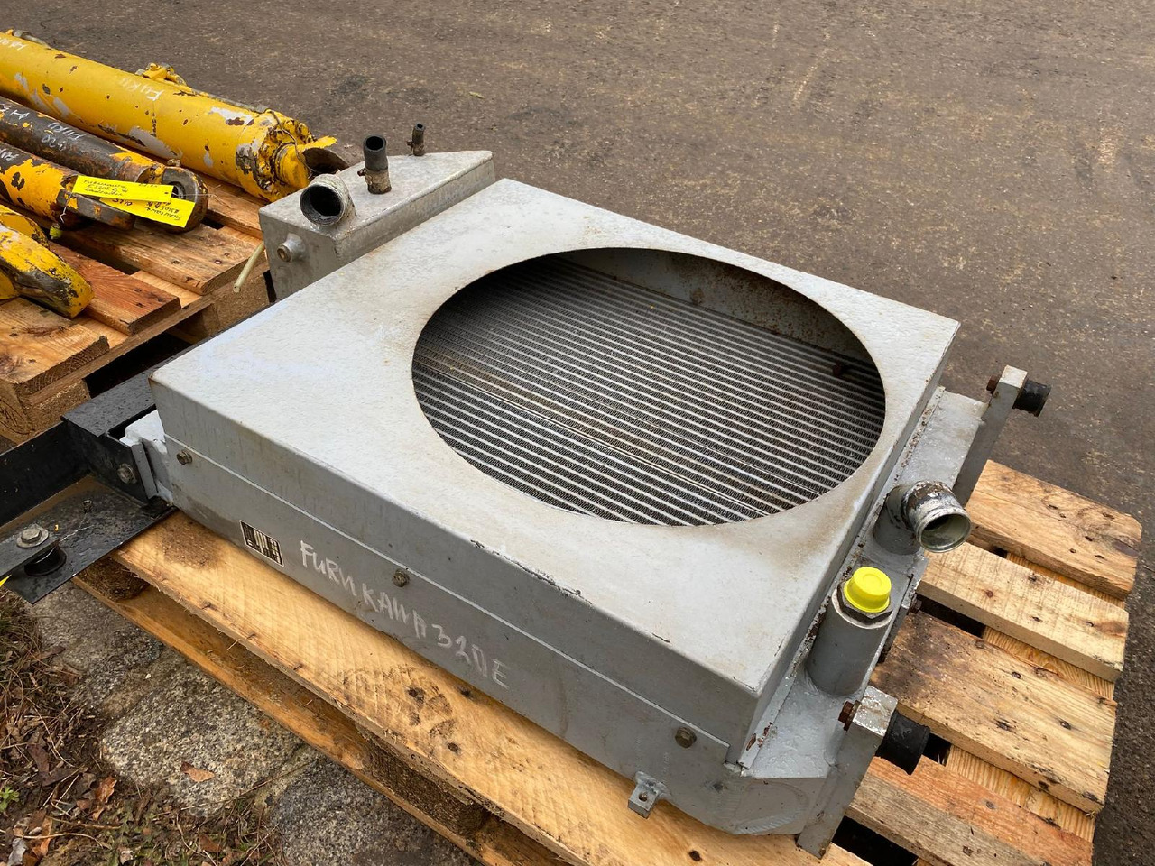 Furukawa 320 E - Sistema de arrefecimento por Máquina de construção: foto 4 Furukawa 320 E - Sistema de arrefecimento por Máquina de construção: foto 4