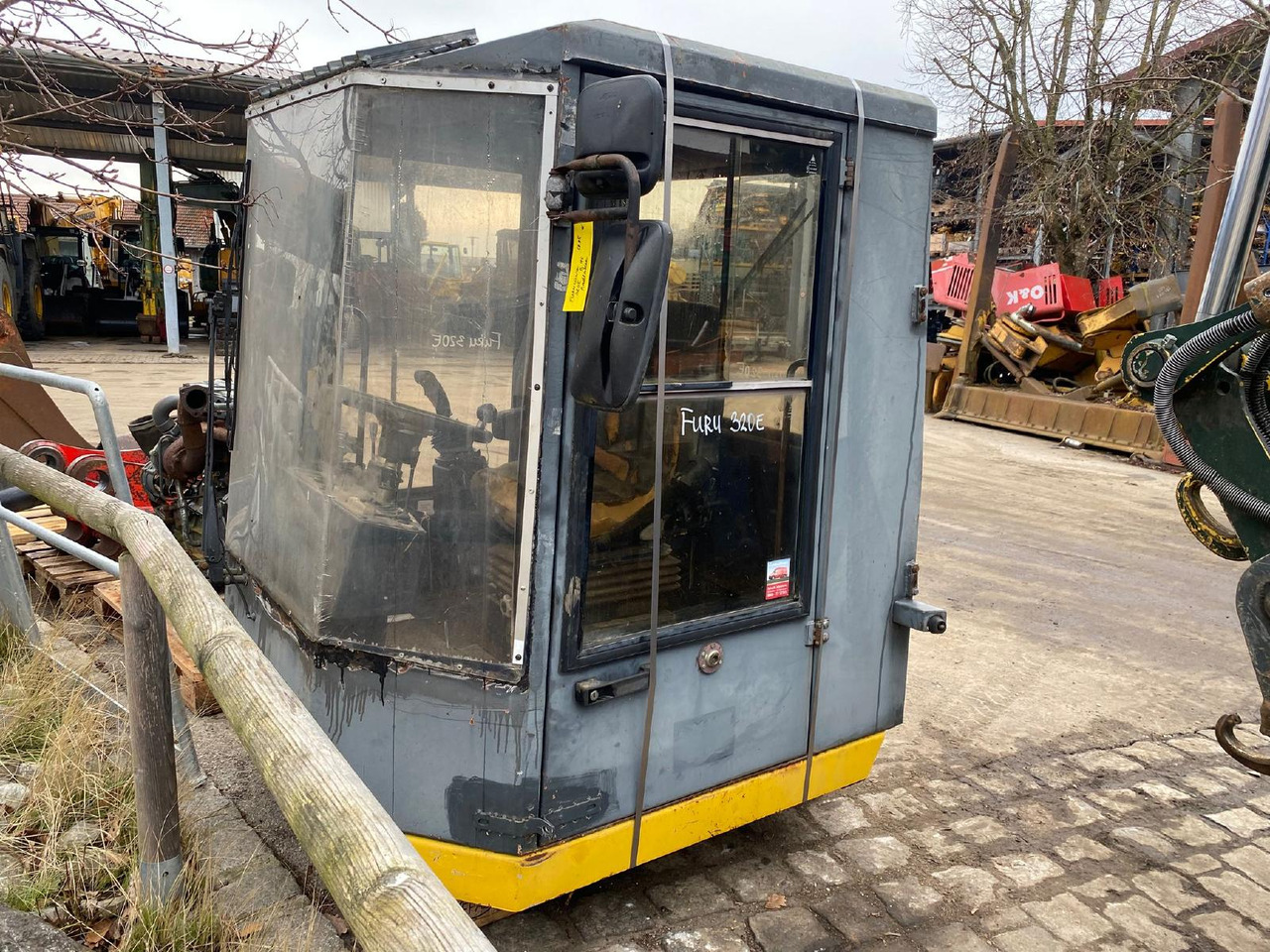 Furukawa 320 E - Cabine por Máquina de construção: foto 1 Furukawa 320 E - Cabine por Máquina de construção: foto 1