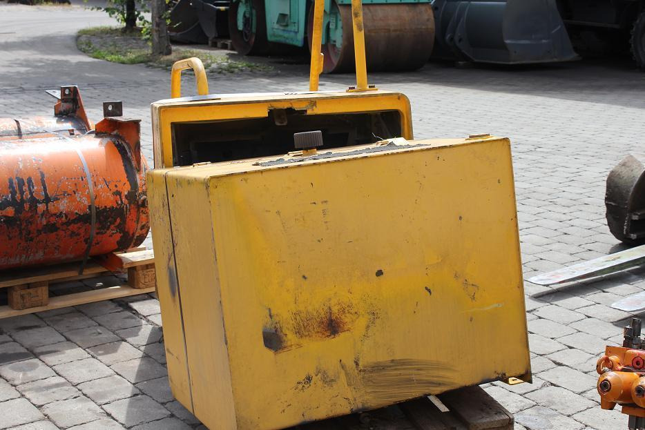 Furukawa 735 - Tanque hidráulico por Máquina de construção: foto 4 Furukawa 735 - Tanque hidráulico por Máquina de construção: foto 4