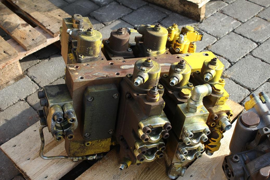 Furukawa W 735 - Válvula hidráulica por Máquina de construção: foto 3 Furukawa W 735 - Válvula hidráulica por Máquina de construção: foto 3