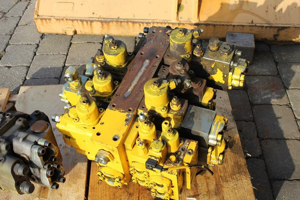 Furukawa W 735 - Válvula hidráulica por Máquina de construção: foto 2 Furukawa W 735 - Válvula hidráulica por Máquina de construção: foto 2