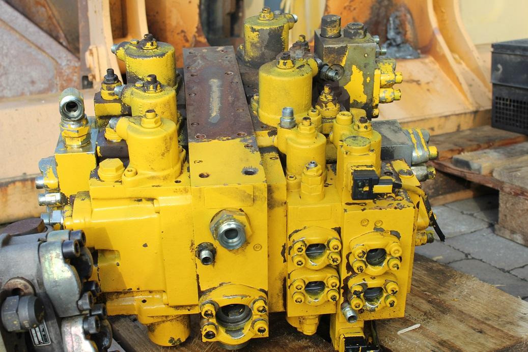 Furukawa W 735 - Válvula hidráulica por Máquina de construção: foto 4 Furukawa W 735 - Válvula hidráulica por Máquina de construção: foto 4