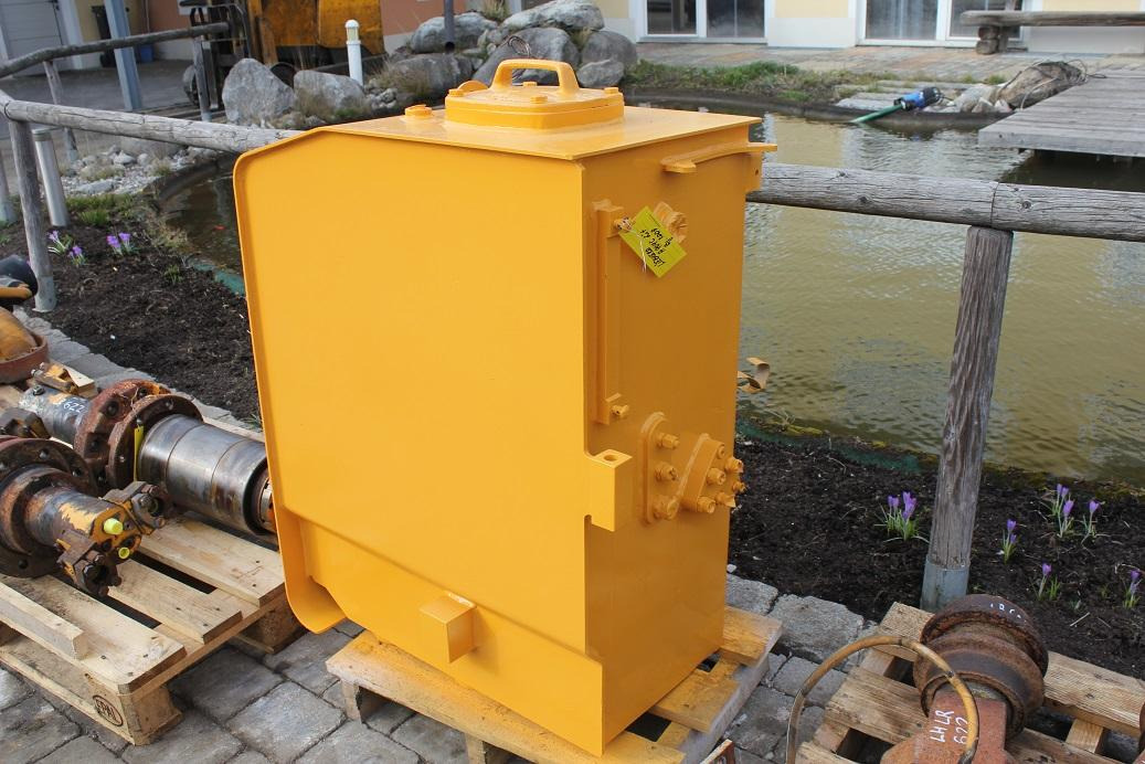 Liebherr A 904 C LIT - Tanque de combustível por Máquina de construção: foto 1 Liebherr A 904 C LIT - Tanque de combustível por Máquina de construção: foto 1