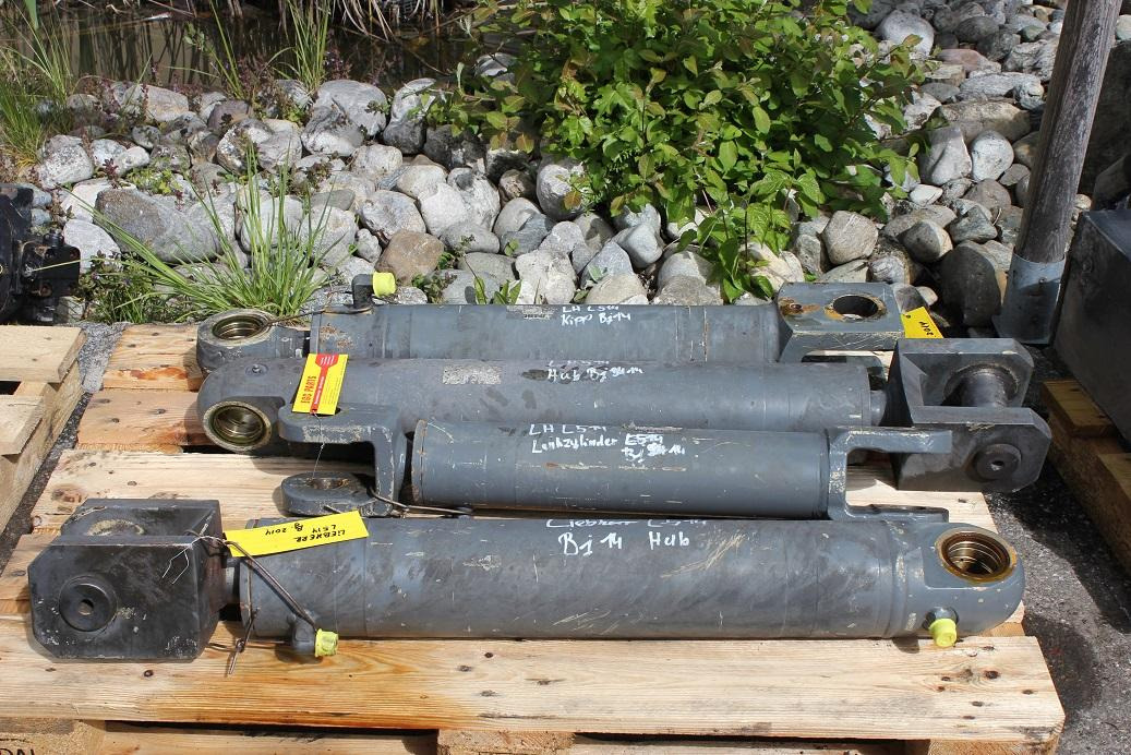 Liebherr L514 - Cilindro hidráulico por Máquina de construção: foto 3 Liebherr L514 - Cilindro hidráulico por Máquina de construção: foto 3