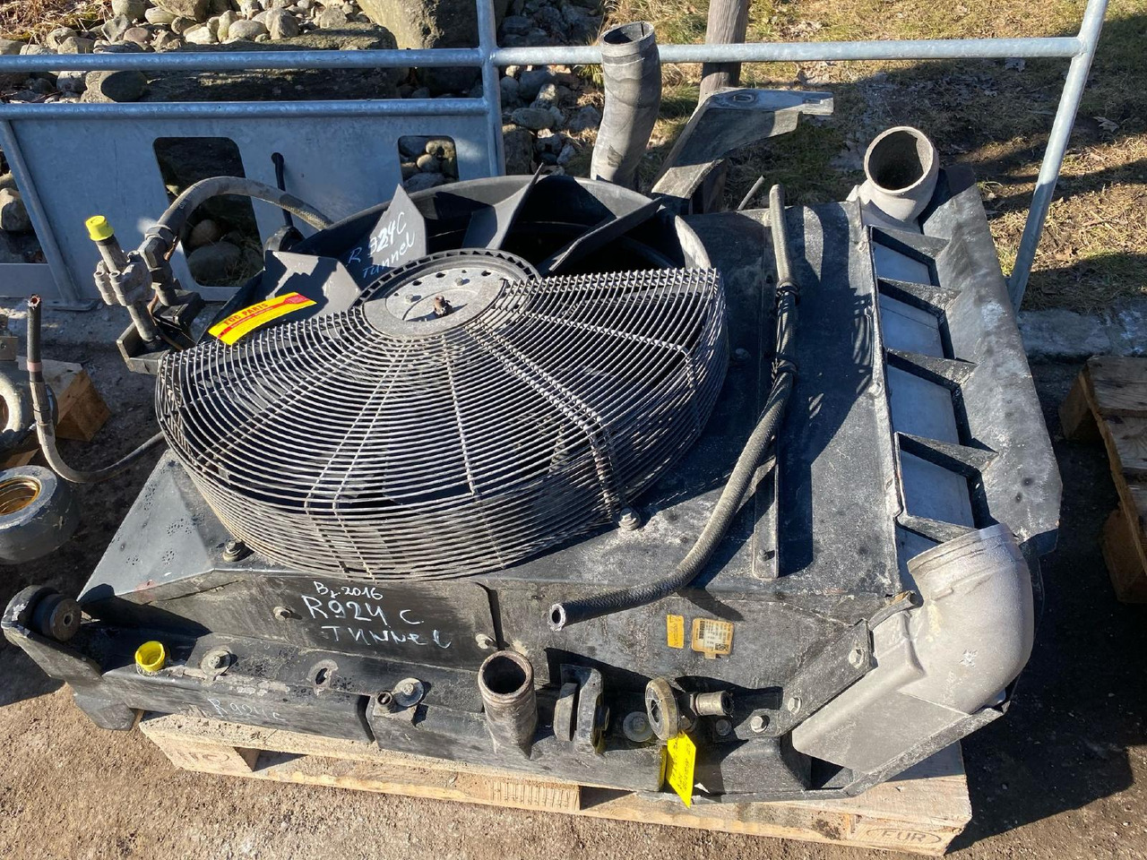 Liebherr R 924 C - Sistema de arrefecimento por Máquina de construção: foto 4 Liebherr R 924 C - Sistema de arrefecimento por Máquina de construção: foto 4