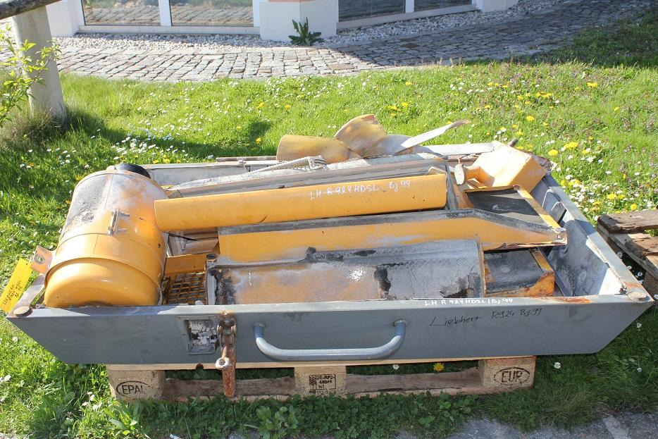 Liebherr R 924 HDSL - Carroceria e exterior por Máquina de construção: foto 2 Liebherr R 924 HDSL - Carroceria e exterior por Máquina de construção: foto 2