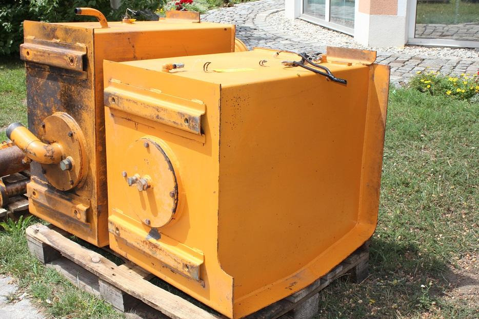 Samsung SE 130 LC - Tanque hidráulico por Máquina de construção: foto 1 Samsung SE 130 LC - Tanque hidráulico por Máquina de construção: foto 1