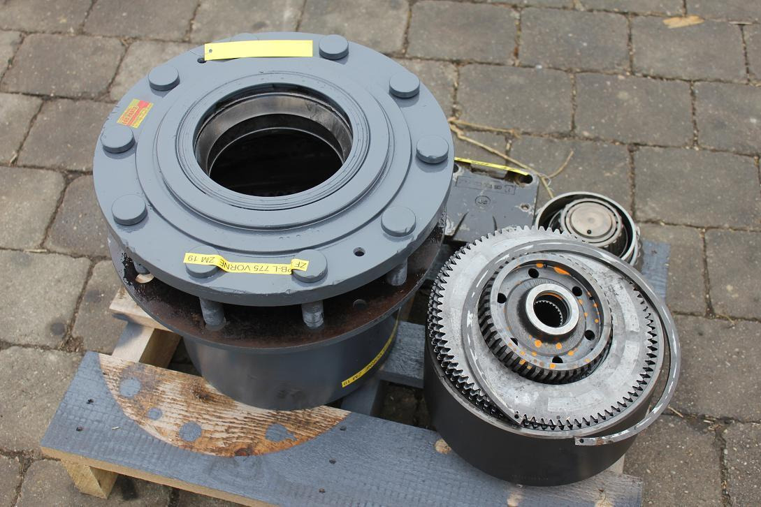 ZF APB-L 775 - Eixo e peças por Máquina de construção: foto 1 ZF APB-L 775 - Eixo e peças por Máquina de construção: foto 1