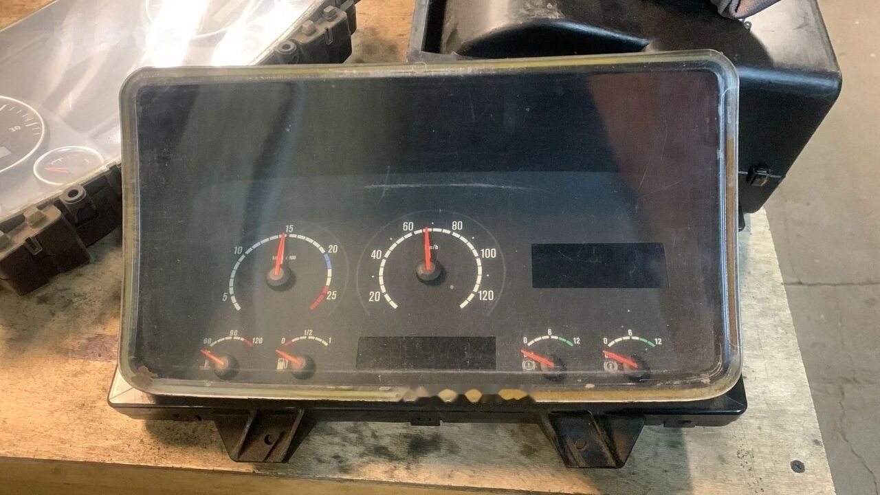 Scania Zegary Liczniki R 1545985 1738065 1544904 1545985 Scania truck - Painel de instrumentos por Camião: foto 1 Scania Zegary Liczniki R 1545985 1738065 1544904 1545985 Scania truck - Painel de instrumentos por Camião: foto 1