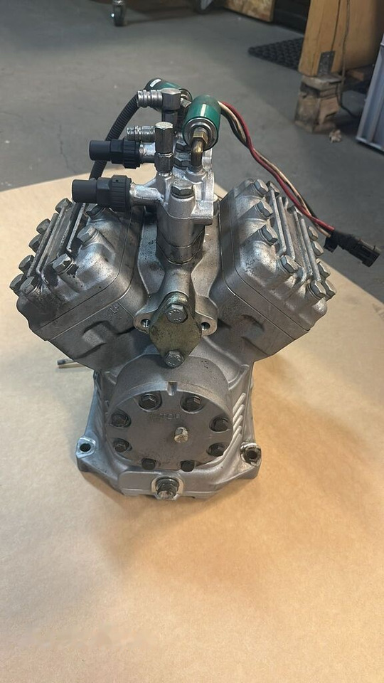 Sprężarka kompresor klimatyzacji Bock Eberspacher FKX40/470K 8862010000407 - Compressor de ar condicionado por Camião: foto 2 Sprężarka kompresor klimatyzacji Bock Eberspacher FKX40/470K 8862010000407 - Compressor de ar condicionado por Camião: foto 2