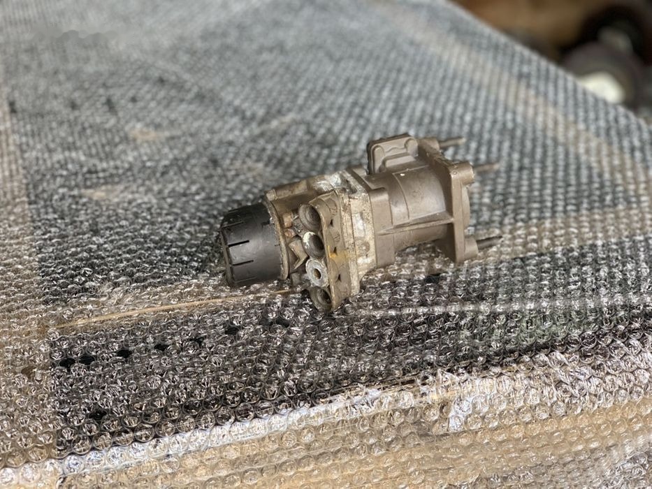 Zawór hamulcowy Oryginał Hurt K001428 Renault Magnum 440 DXI - Válvula por Camião: foto 2 Zawór hamulcowy Oryginał Hurt K001428 Renault Magnum 440 DXI - Válvula por Camião: foto 2