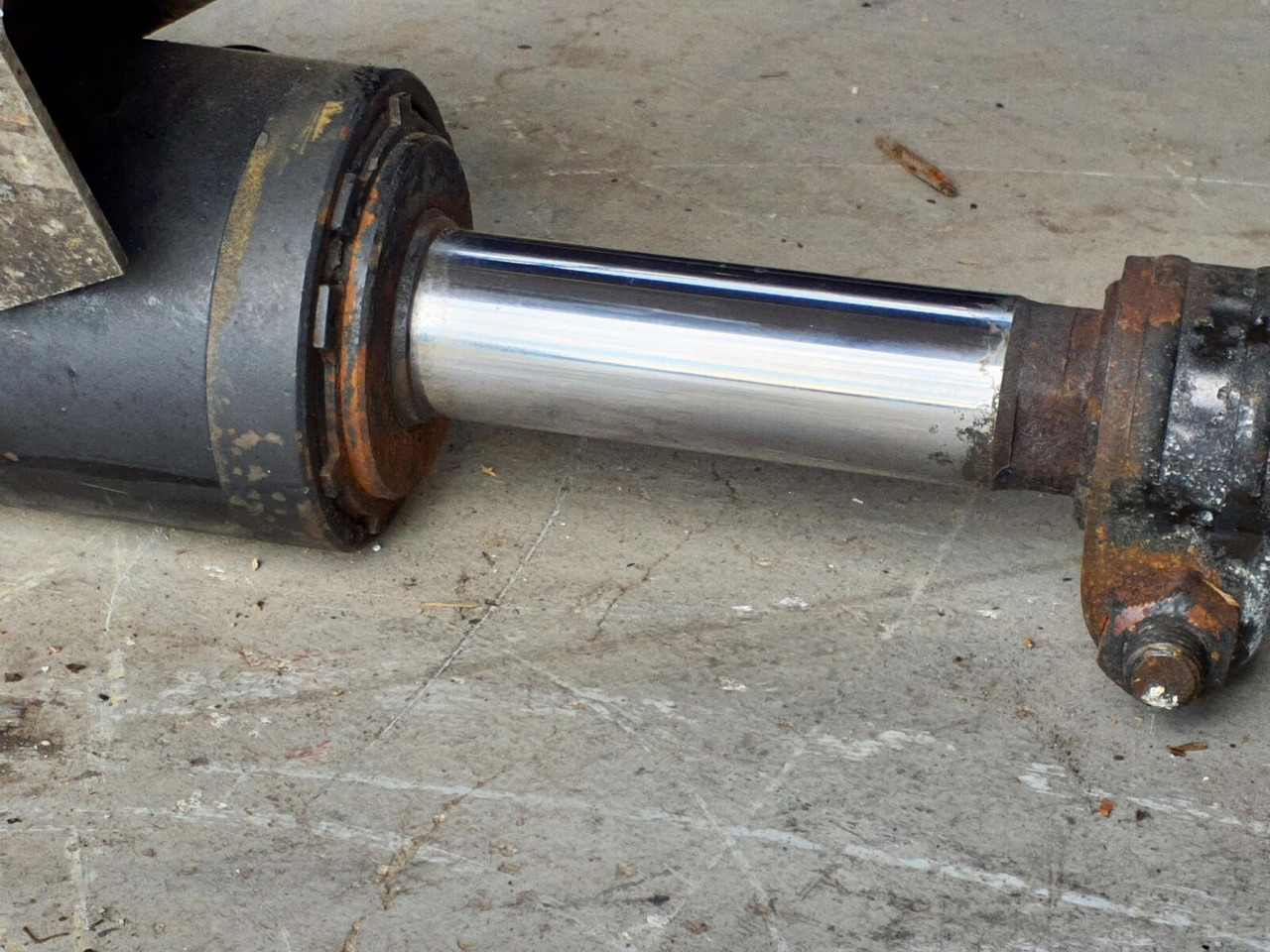 FAUN ATF 45-3 steering cilinder left axle 3 - Cilindro hidráulico por Grua móvel: foto 5 FAUN ATF 45-3 steering cilinder left axle 3 - Cilindro hidráulico por Grua móvel: foto 5