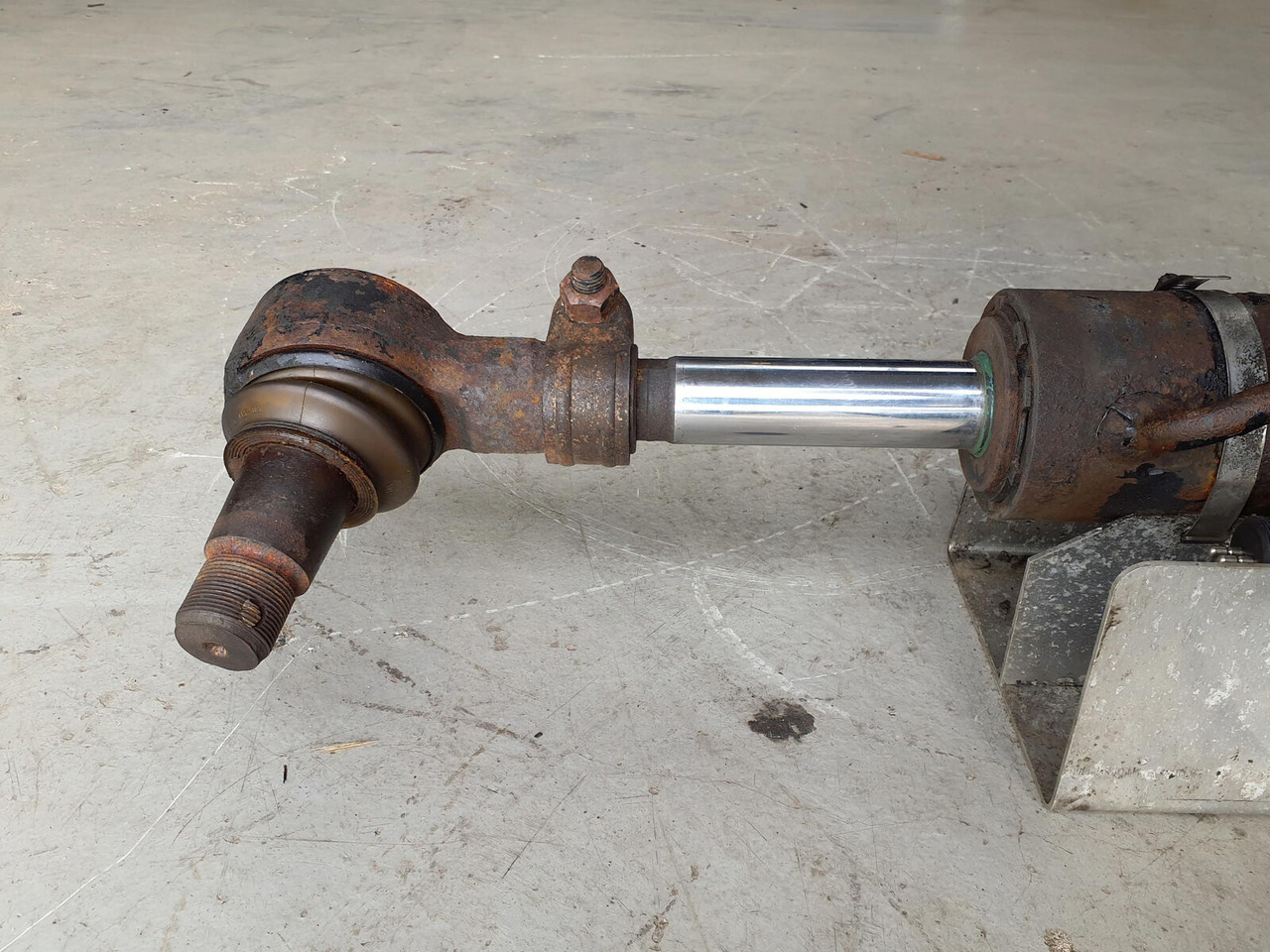 FAUN ATF 45-3 steering cilinder right axle 3 - Cilindro hidráulico por Grua móvel: foto 5 FAUN ATF 45-3 steering cilinder right axle 3 - Cilindro hidráulico por Grua móvel: foto 5