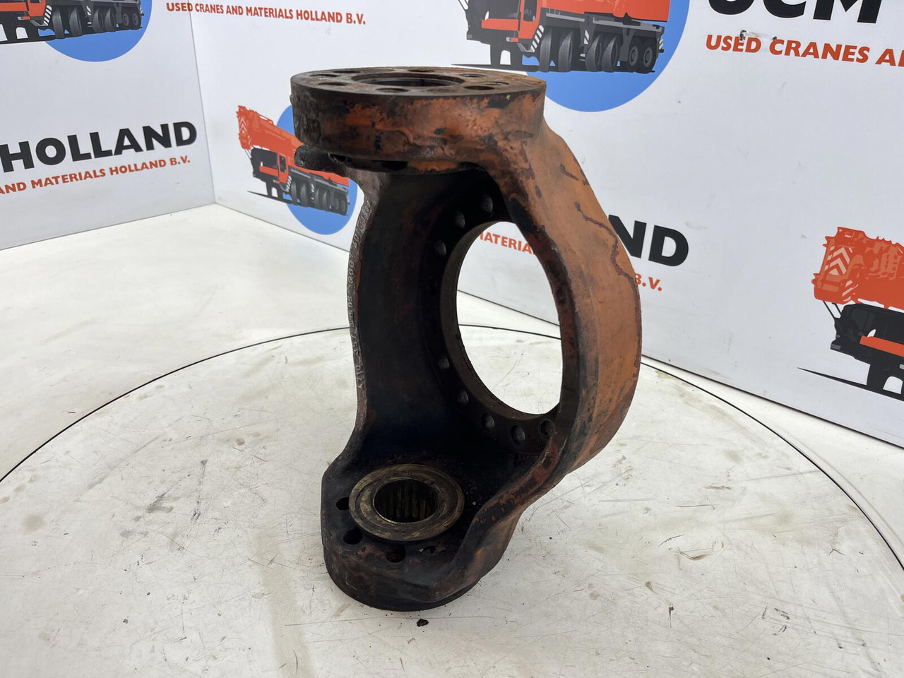 FAUN RTF 50 Steering knuckle 16 holes axle 1 left - Manga de eixo por Guindaste: foto 4 FAUN RTF 50 Steering knuckle 16 holes axle 1 left - Manga de eixo por Guindaste: foto 4