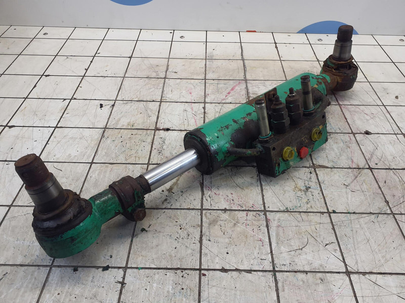 Faun ATF 60-3 axle 3 steering lock cylinder left side - Cilindro hidráulico por Guindaste: foto 2 Faun ATF 60-3 axle 3 steering lock cylinder left side - Cilindro hidráulico por Guindaste: foto 2